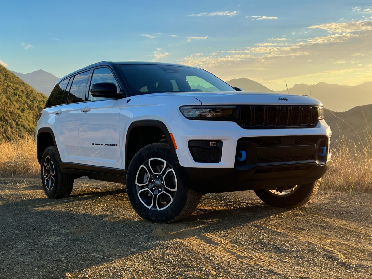 Jeep Grand Cherokee 4Xe plug-in hybrid (2023) review: talks a big
