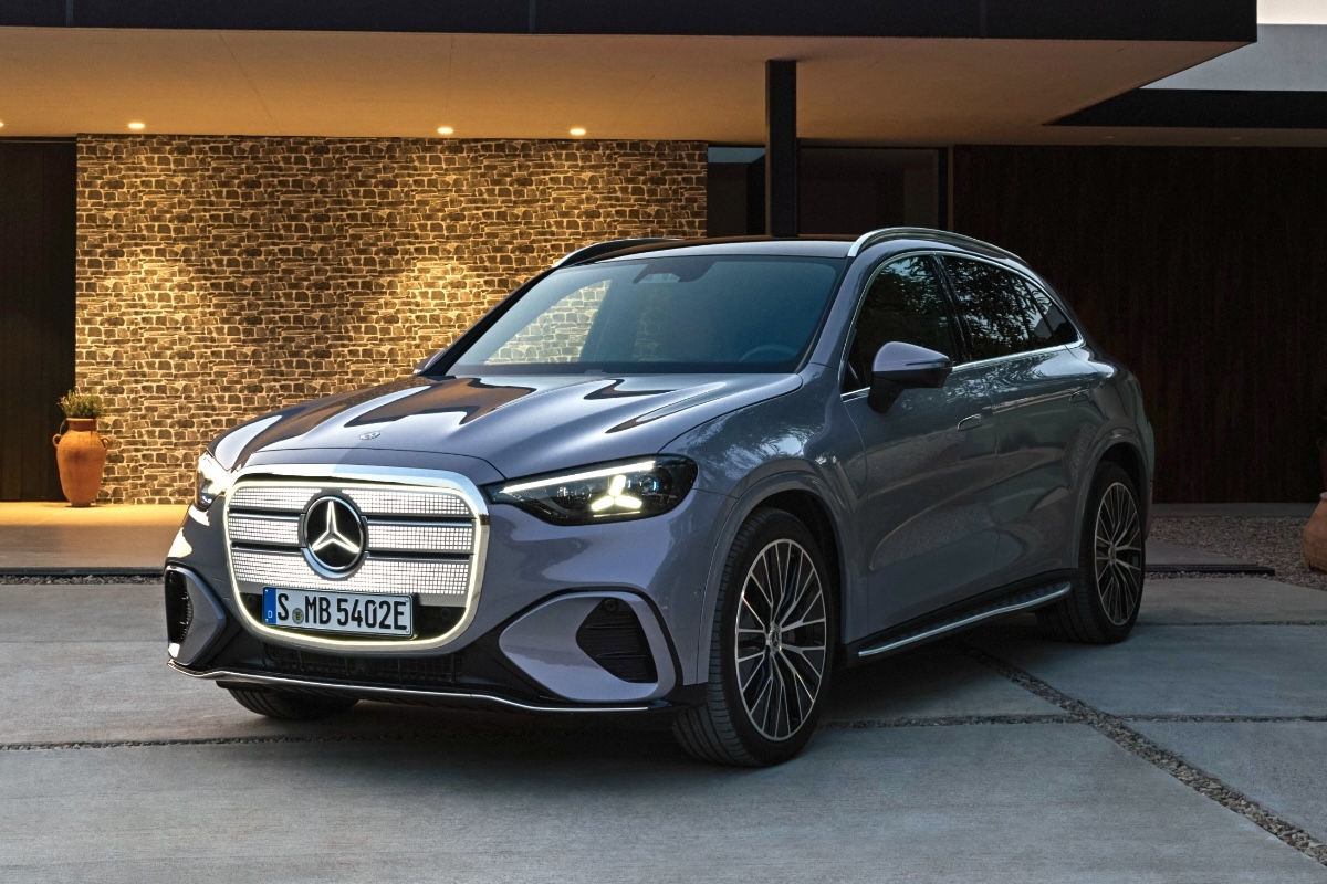 2026 Mercedes-Benz GLC EQ front 3 4 2