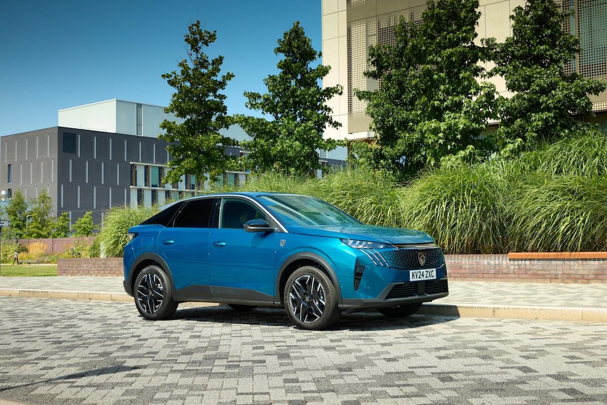 Peugeot 3008 front driving