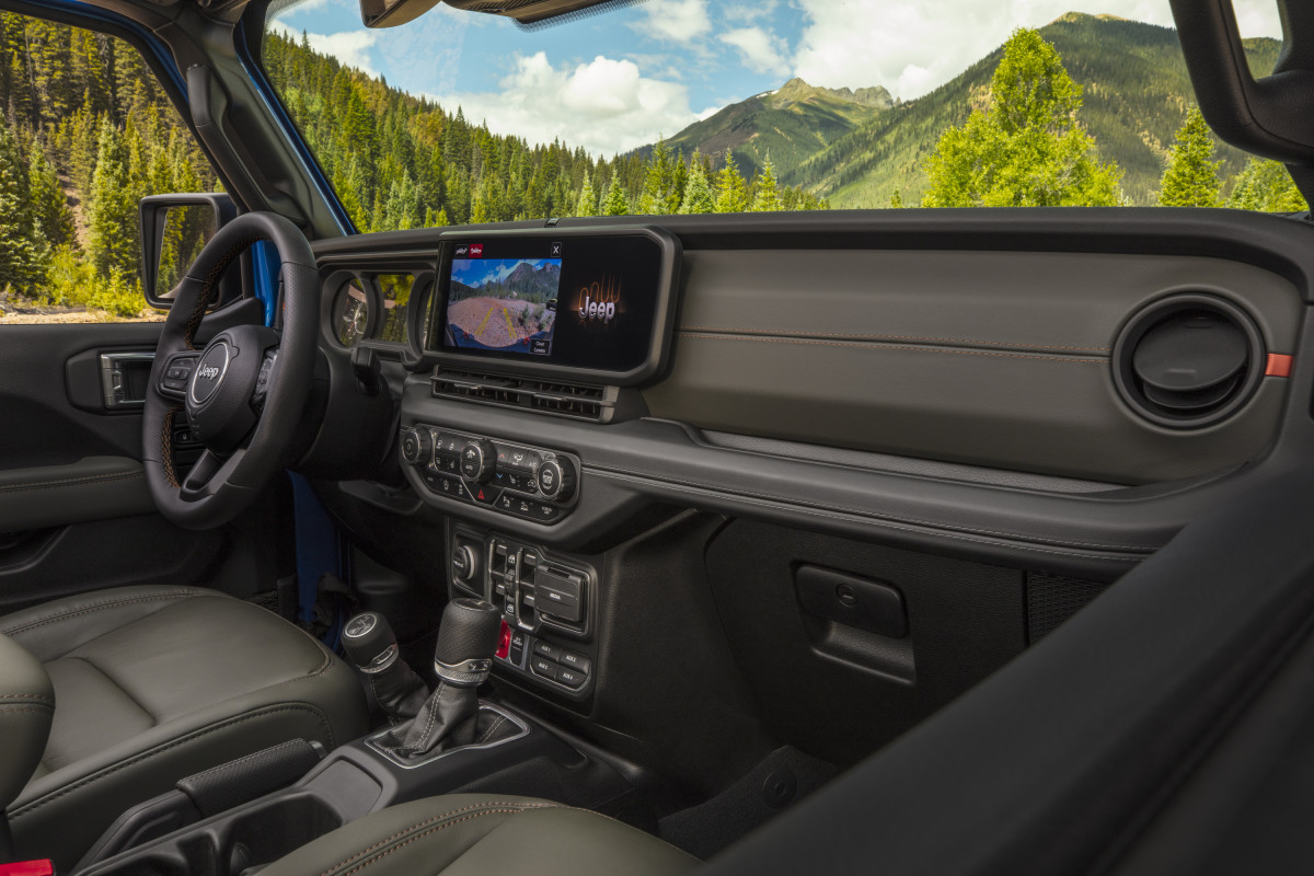 2025 Jeep Gladiator Preview - interior