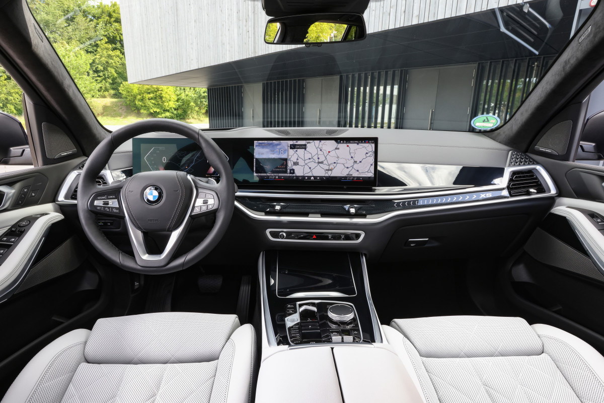 2025 BMW X5 Preview - interior