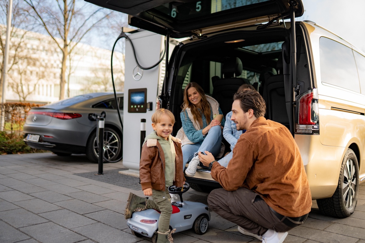 Promoted-Mercedes-Benz-High-Power-Charging, family