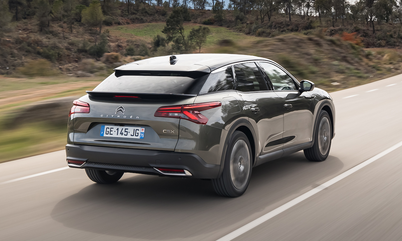 Citroen C5 X front three-quarter driving