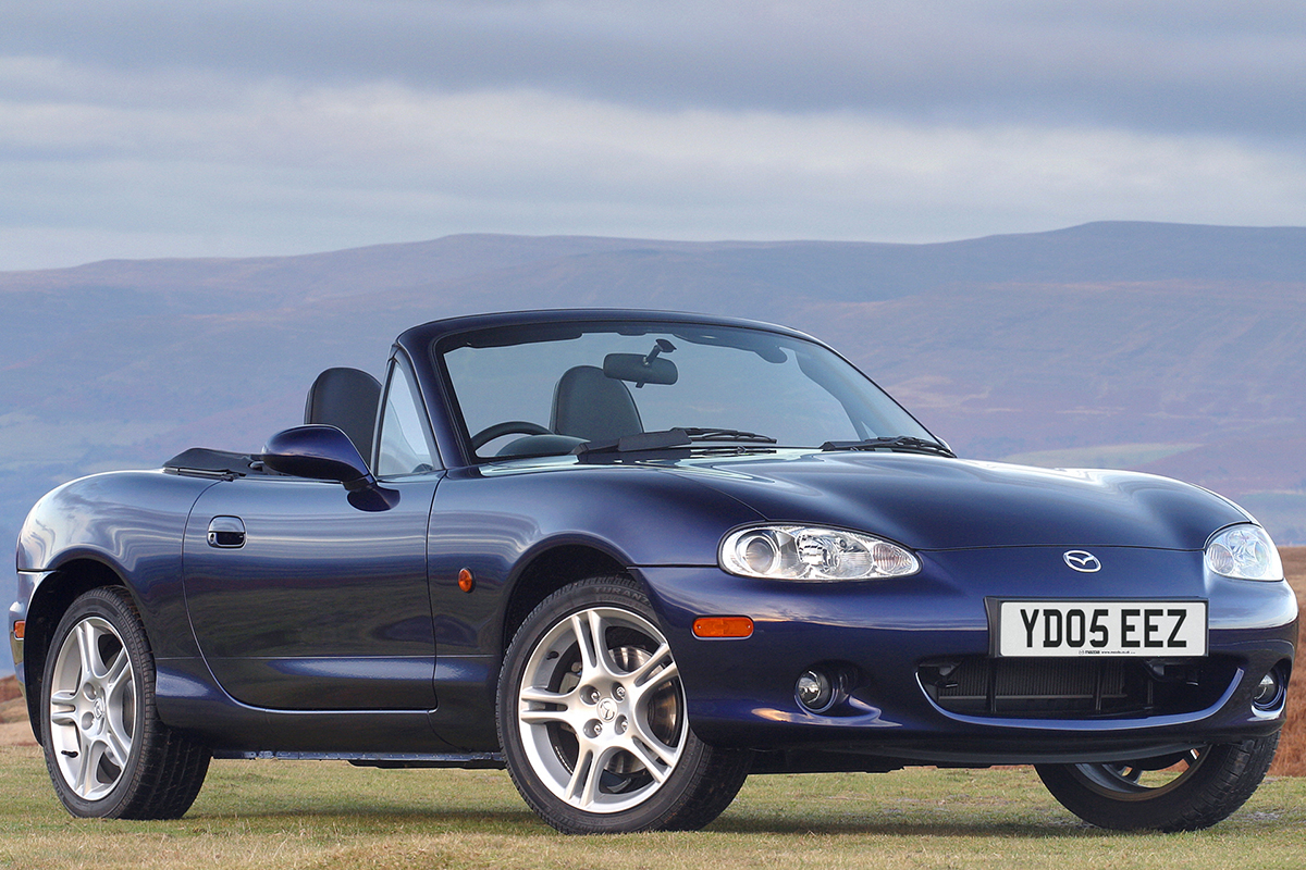 Mazda MX-5 mk2 front static blue
