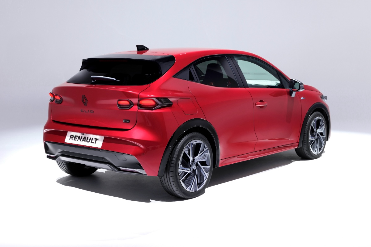 2026 Renault Clio rear 3 4