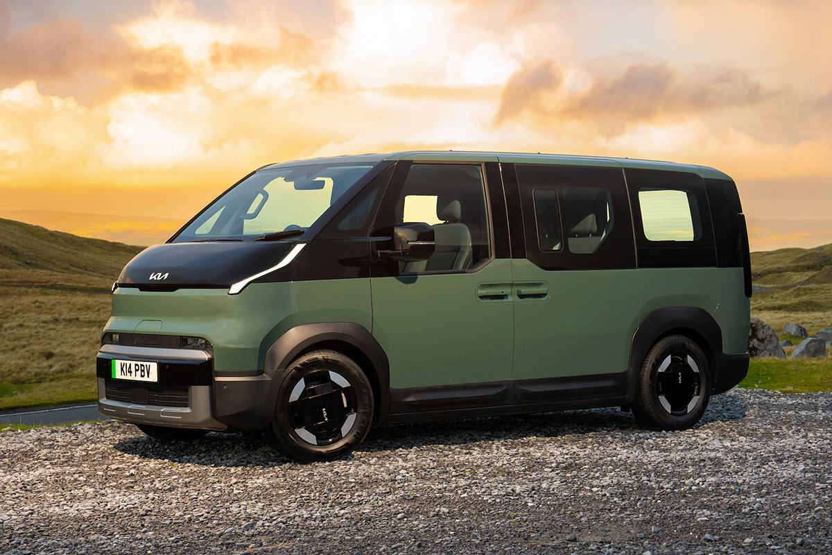 kia pv5 front quarter 2