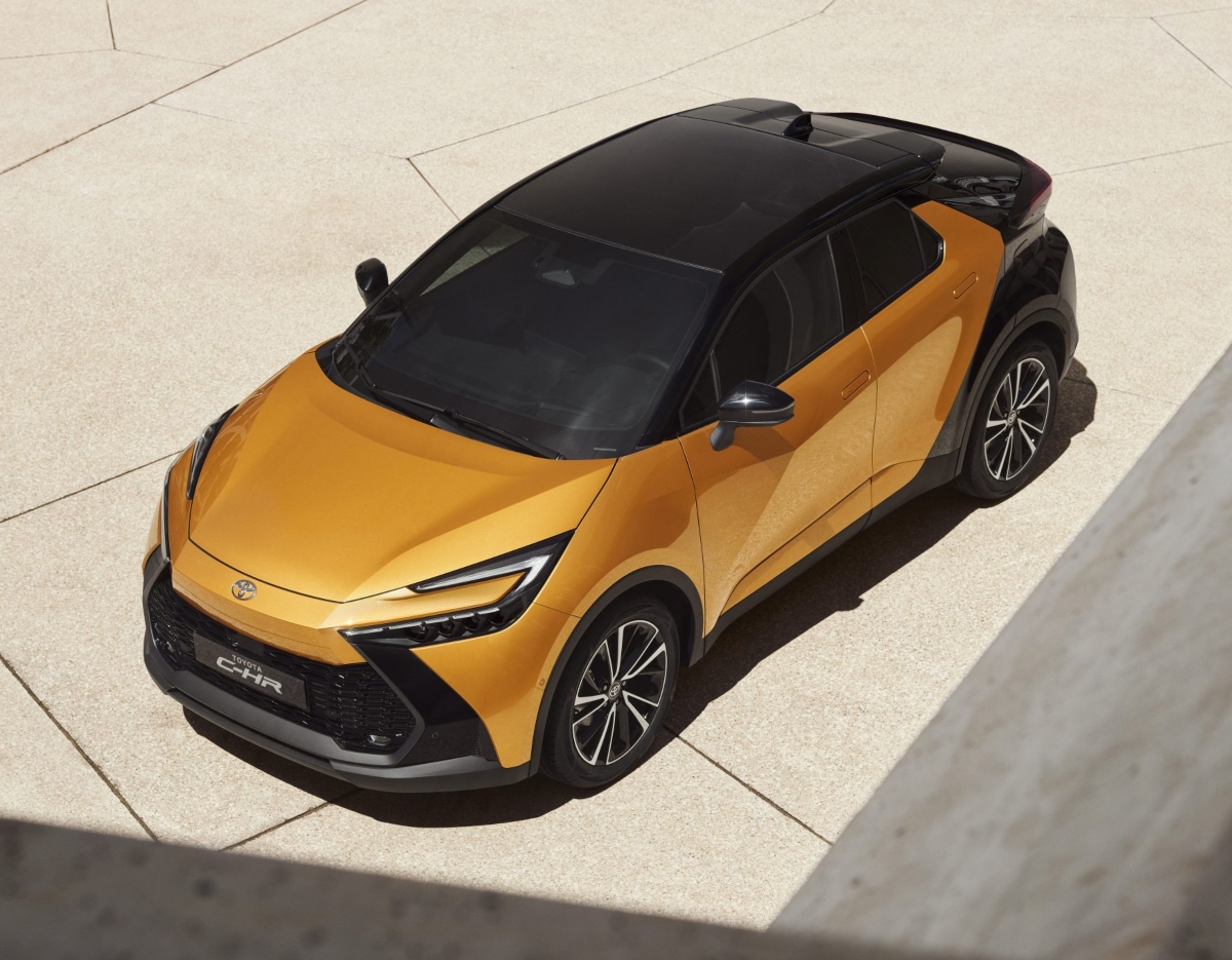 2024 Toyota C-HR front overhead static gold