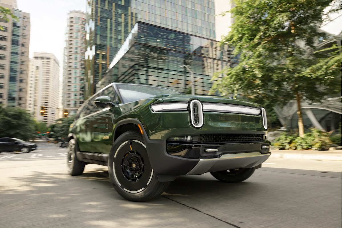 2025 Rivian R1S front