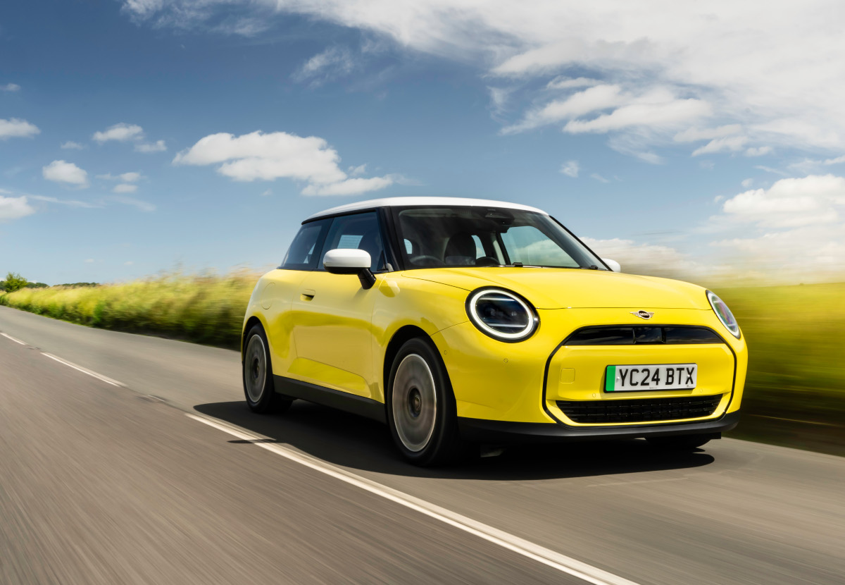 2024 Mini Cooper E front tracking