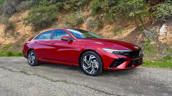 2025 Hyundai Elantra Hybrid Review