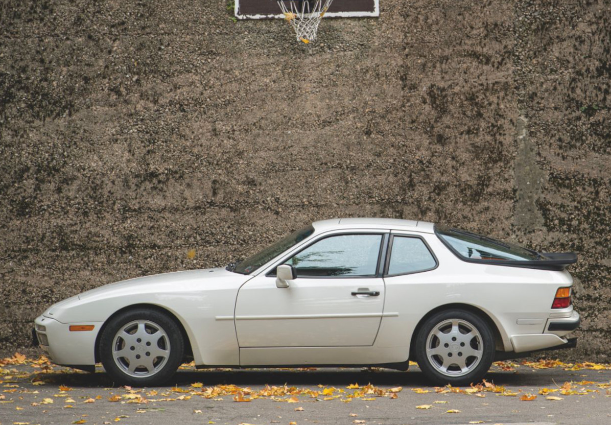 Porsche 944