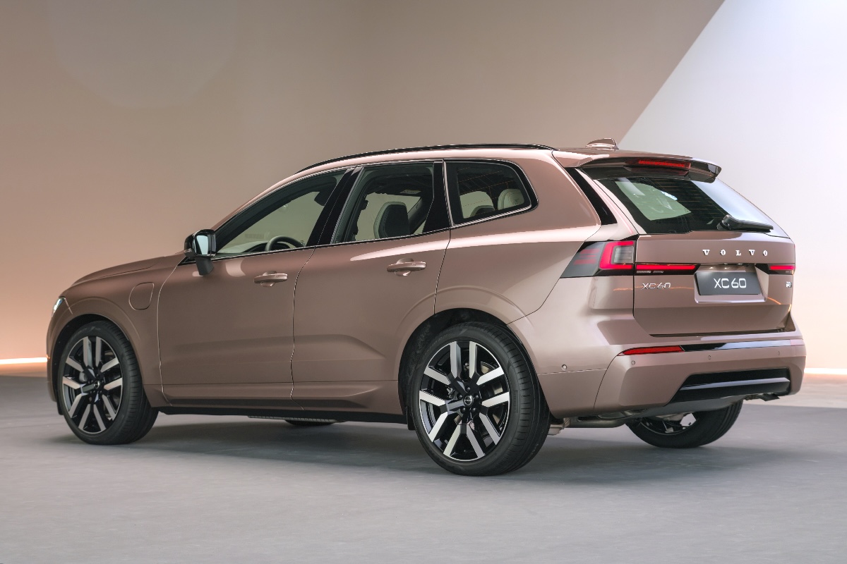 2026 Volvo XC60 Studio Rear 34