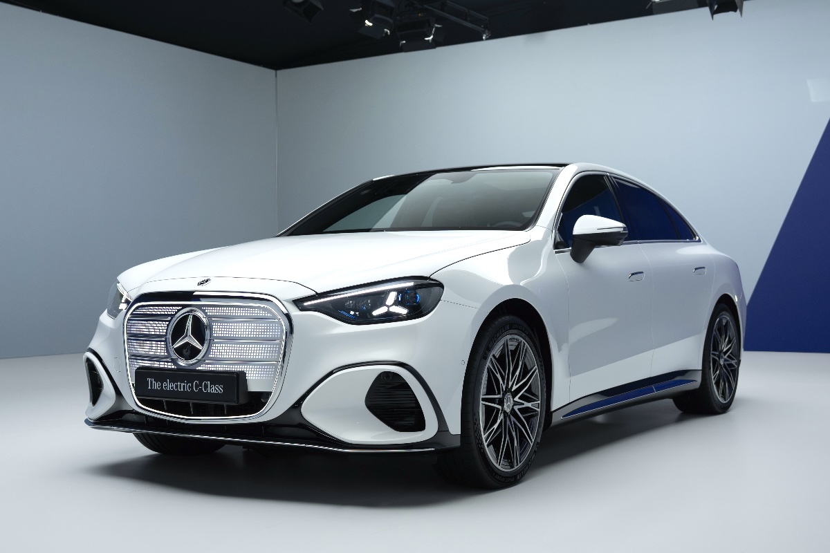 2026 Mercedes-Benz C-Class Electric front 3:4