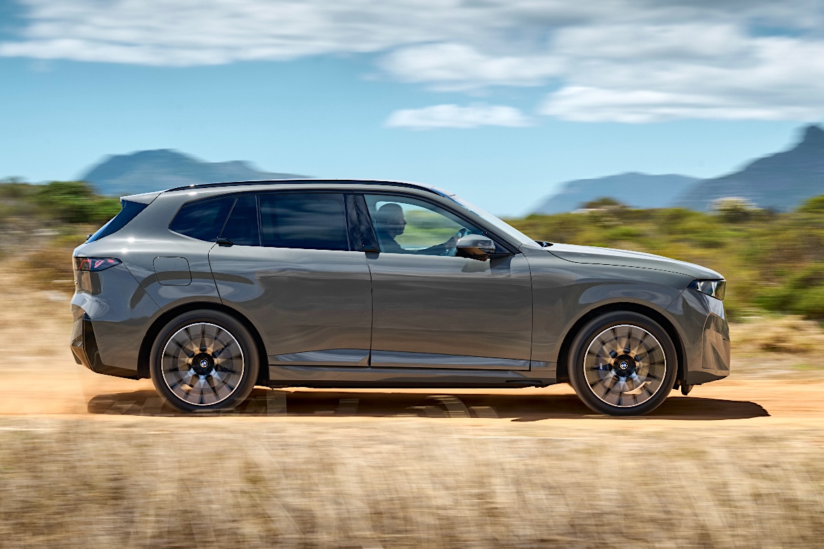 2026 BMW X5 side 1