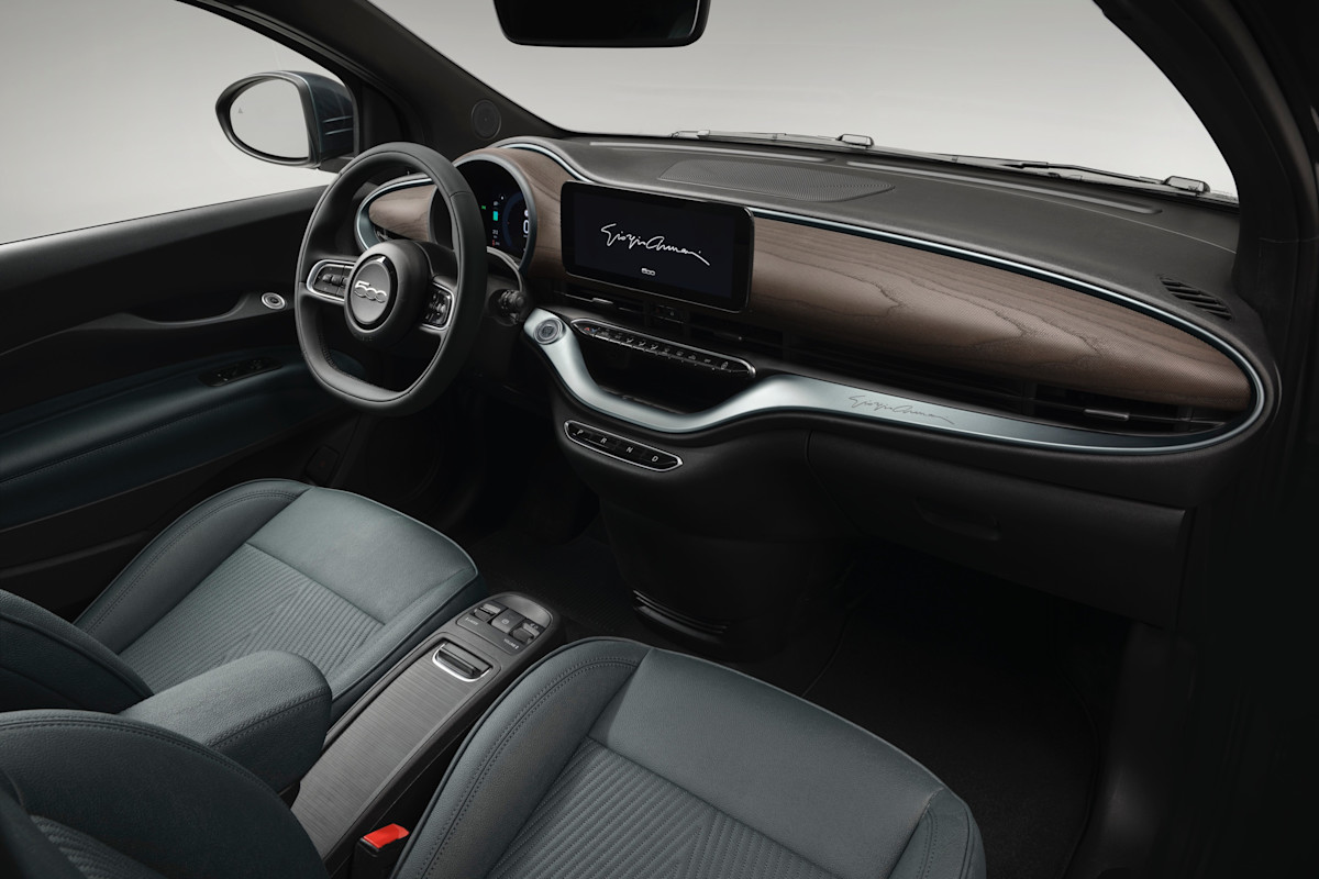2025 Fiat 500e Preview - interior