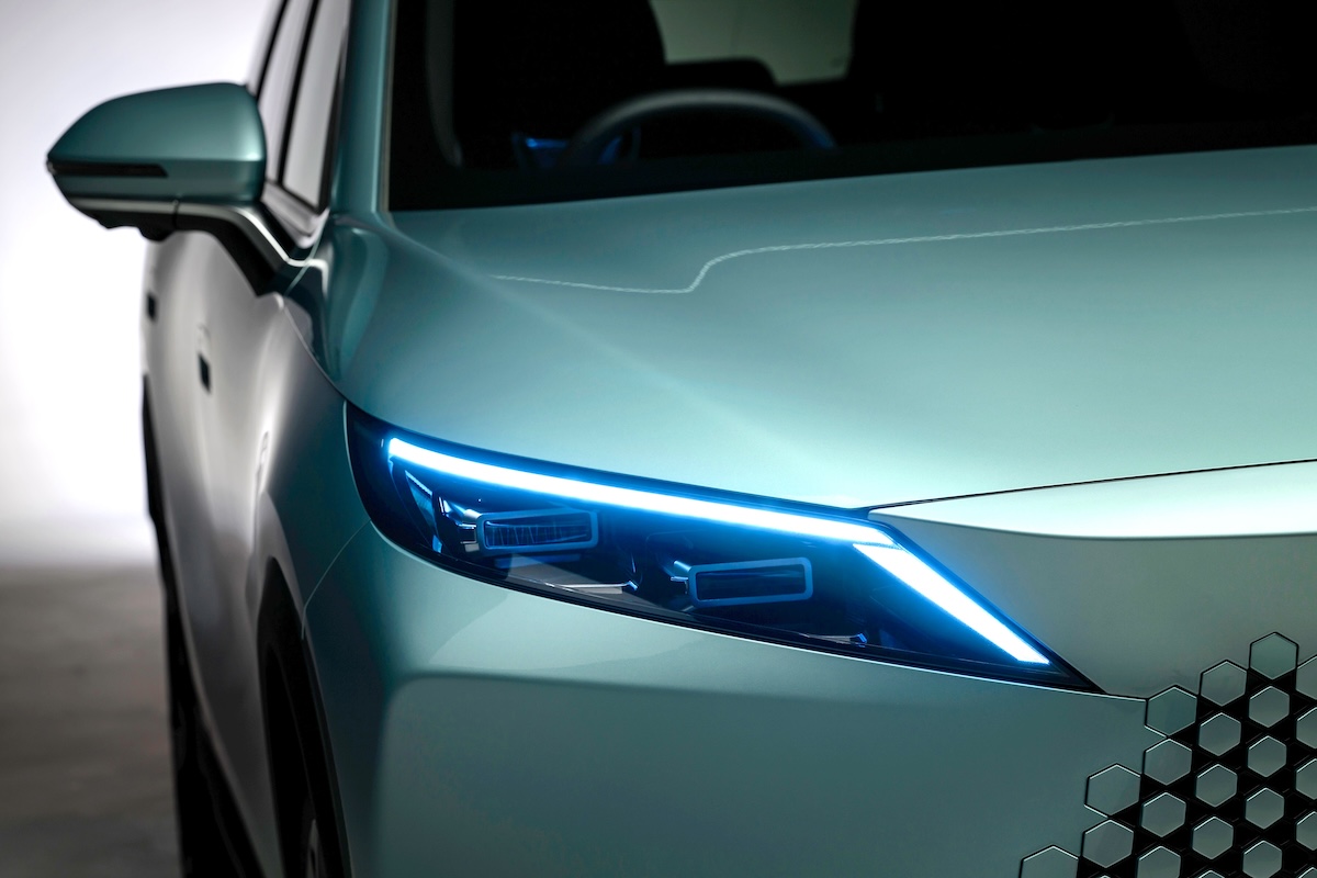 Omoda 7 front detail