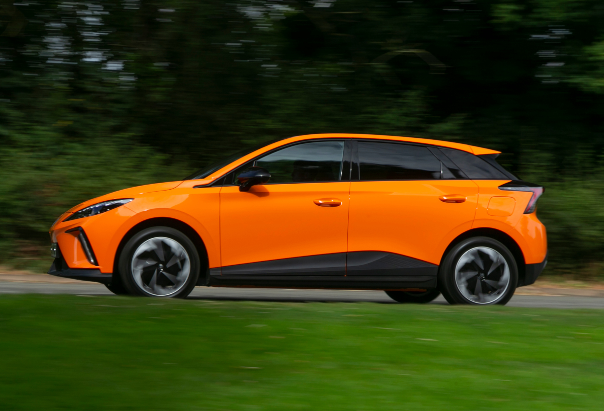 MG4 EV front three quarter tracking