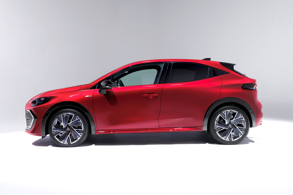 2026 Renault Clio side