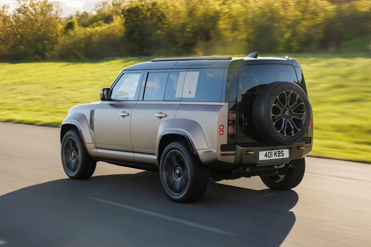 2025 Land Rover Defender OCTA preview photo