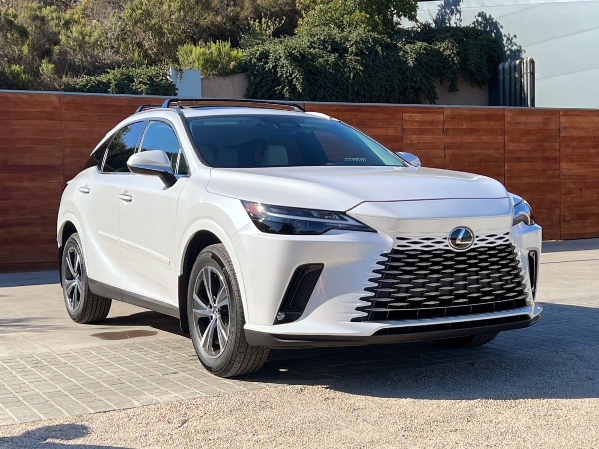 The Best Hybrid and Plug-In Hybrid SUVs and Trucks for 2023 - CarGurus.ca