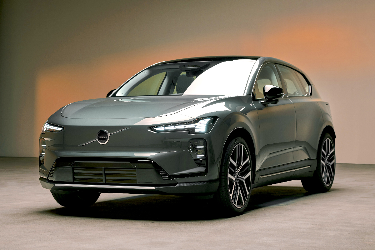 2026 Volvo EX60 front 3 4 1