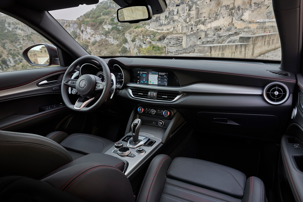 2025 Alfa Romeo Stelvio Preview - interior