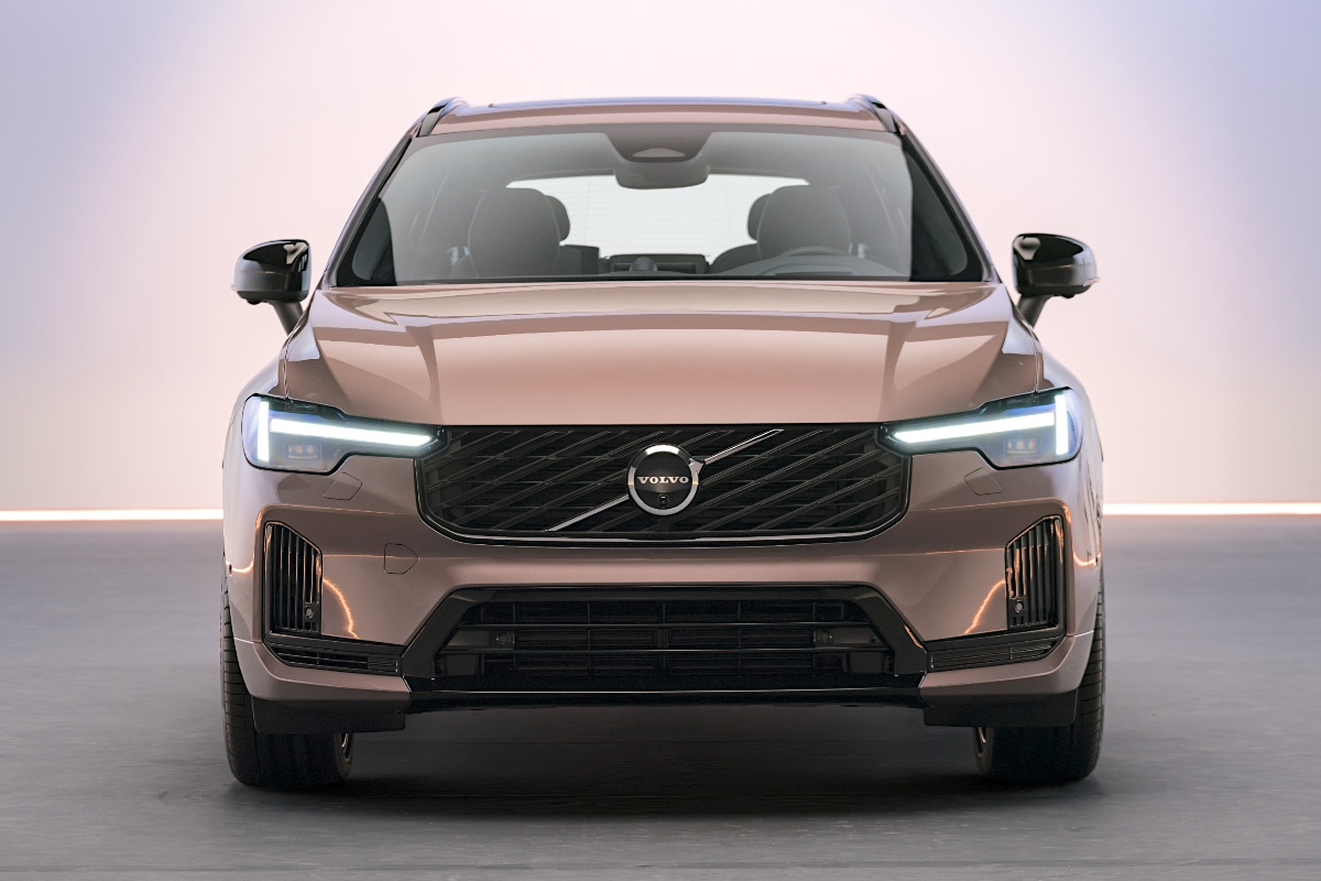 2026 Volvo XC60 Studio Front
