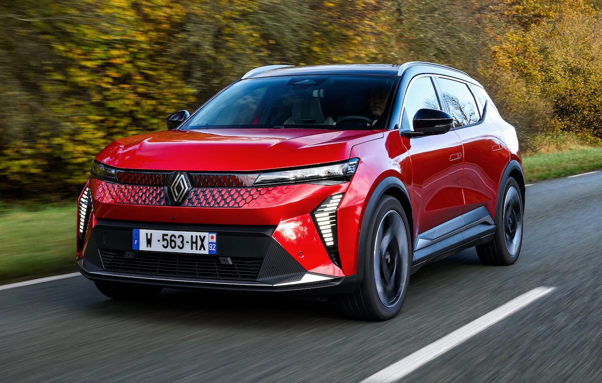 2024 Renault Scenic red front driving