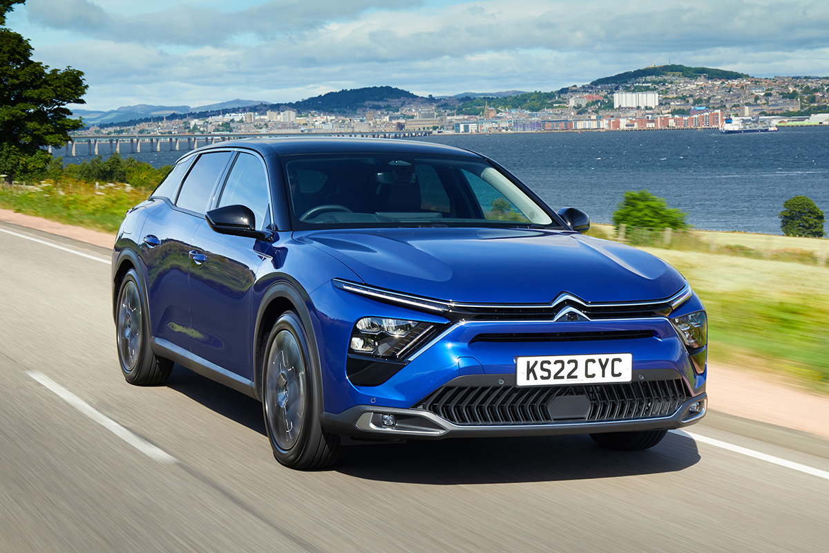 2022 Citroen C5 X front driving