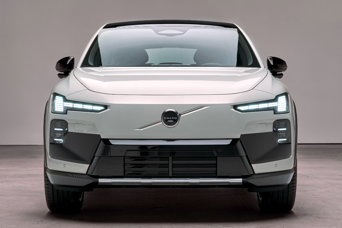 2026 Volvo EX60 Cross Country front