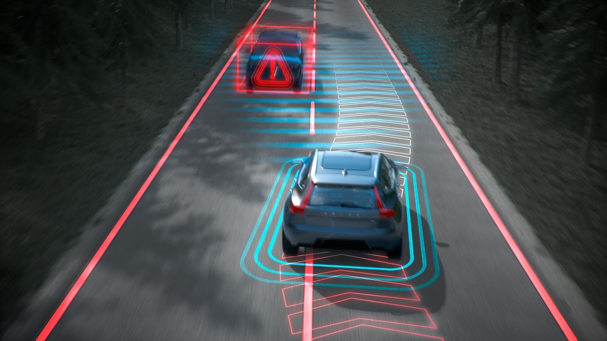 Volvo Cars Oncoming Lane Mitigation car safety features.