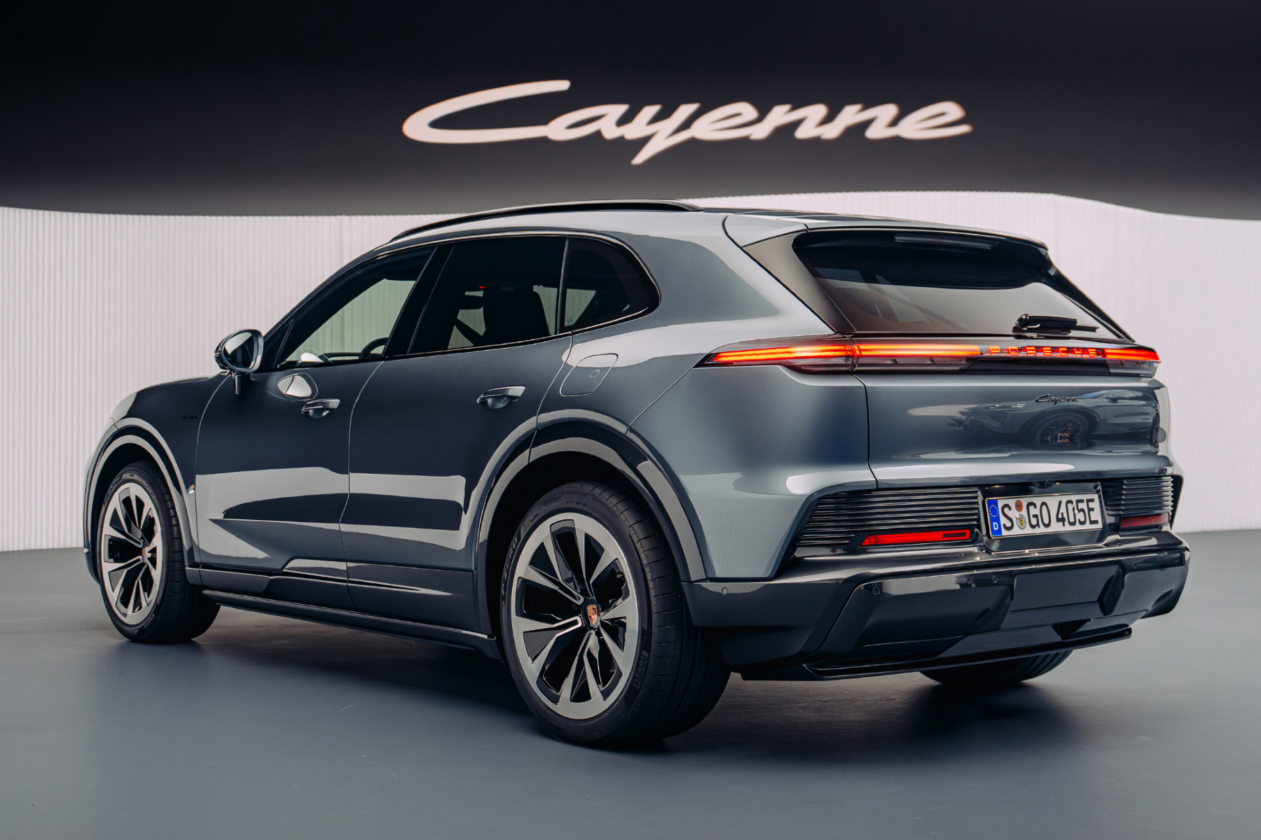 Porsche Cayenne Electric rear 3:4 1