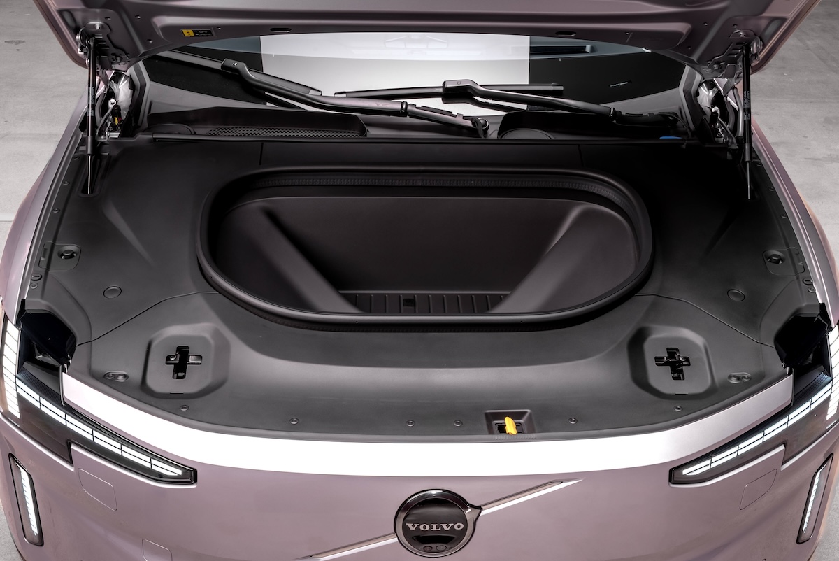Volvo ES90 frunk