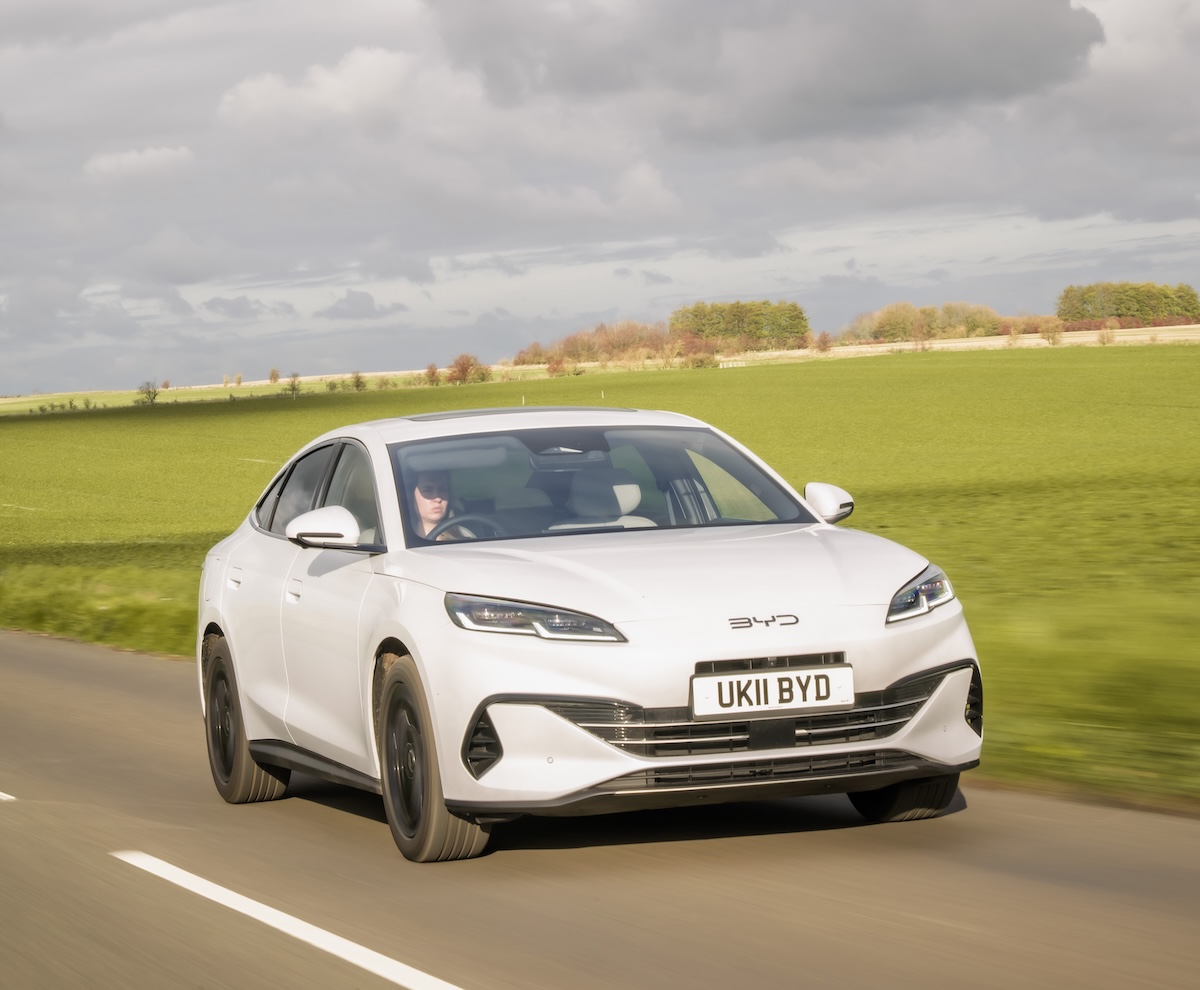 BYD SEAL 6 Touring front driving blue