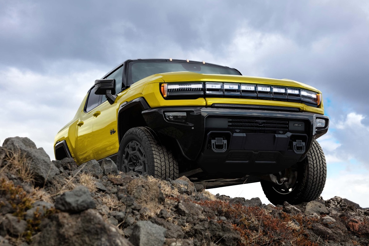 2027 GMC Hummer EV ICON 25 off-road