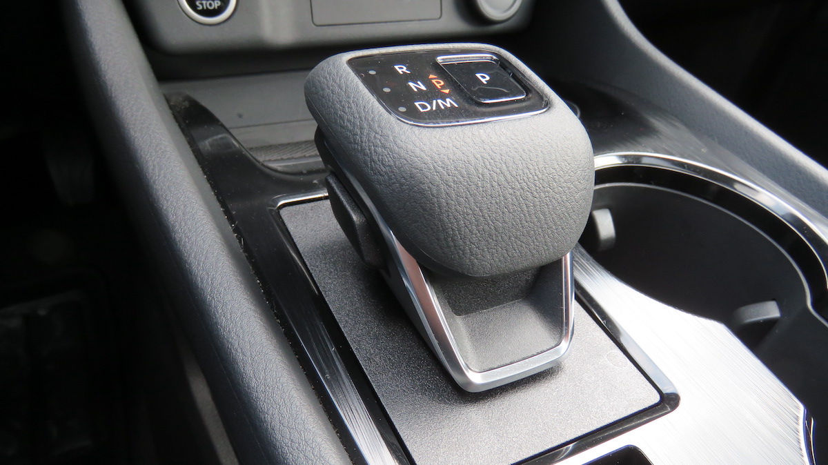 Nissan Rogue Canada gear selector