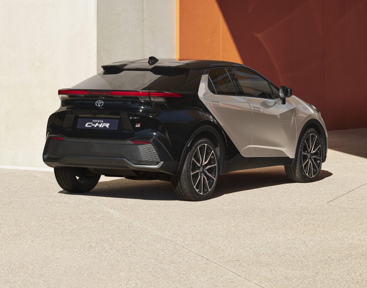 2024 Toyota C-HR rear static silver and black