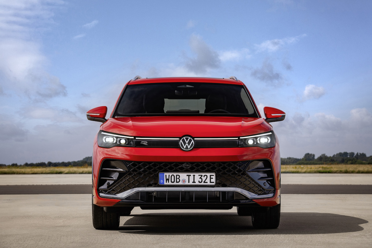 2024 VW Tiguan dead front red