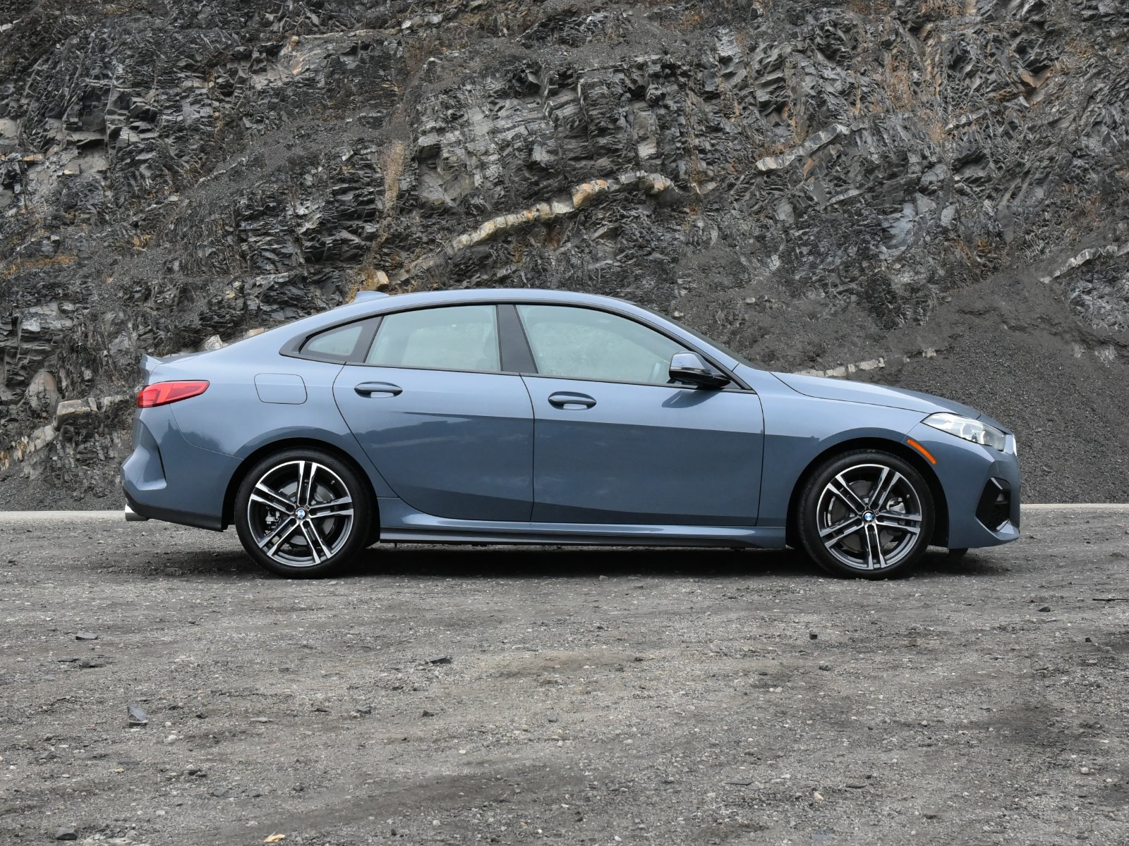 2021 Dodge Charger vs 2021 BMW 2 Series - CarGurus.ca