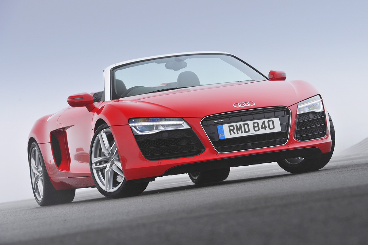 Audi R8 Spyder front static red