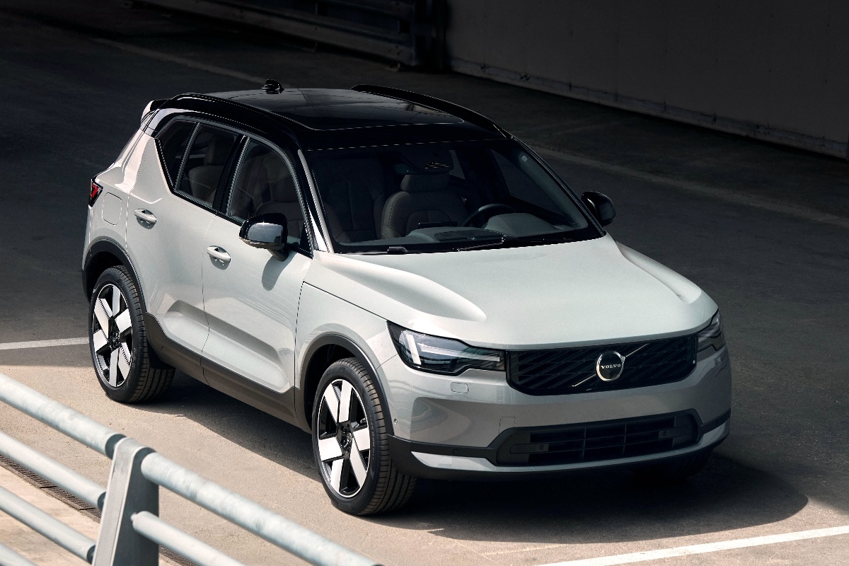 2027 Volvo XC40 static