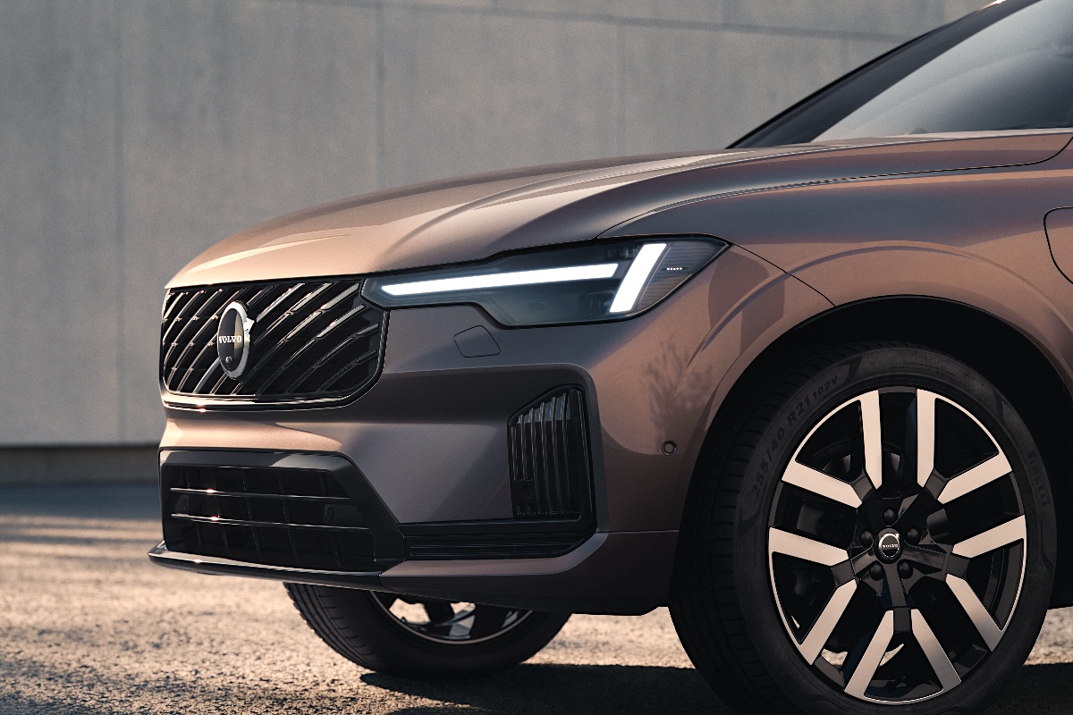 2026 Volvo XC60 DetailHeadlight