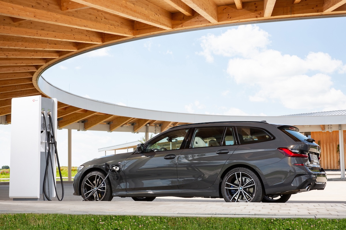 BMW 330e Touring grey charging