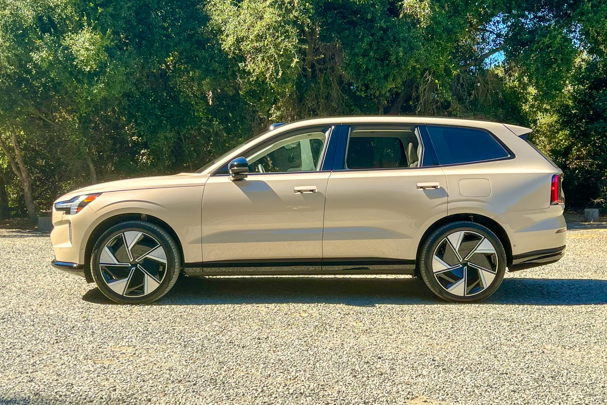 2025 Volvo EX90
