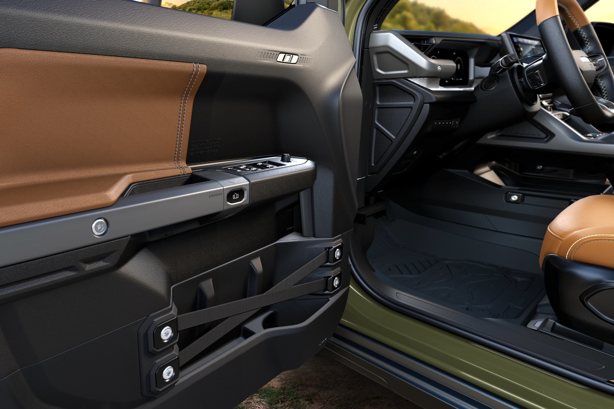 Jeep Recon interior door storage