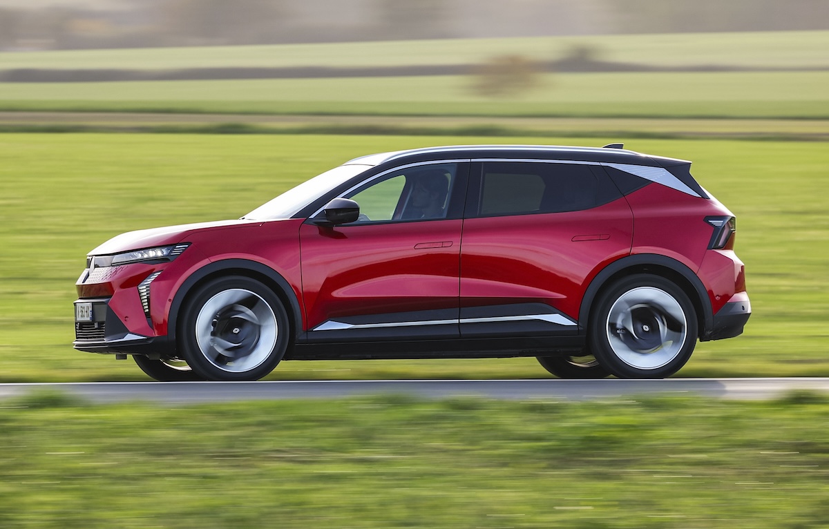 2024 Renault Scenic red driving side