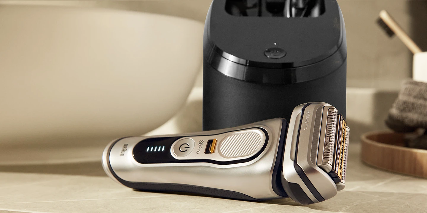 Clean & Charge station. Hygienically clean your shaver, remove hair and skin particles.