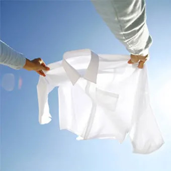 A stain-free white shirt thanks to Ariel Matic 4-in-1 PODS