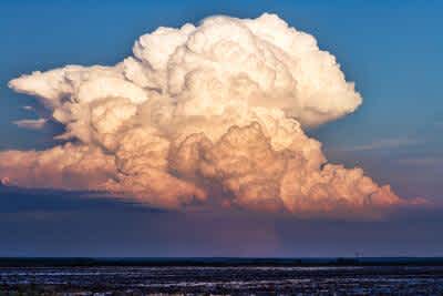 Picture of a tumultuous destructive cloud