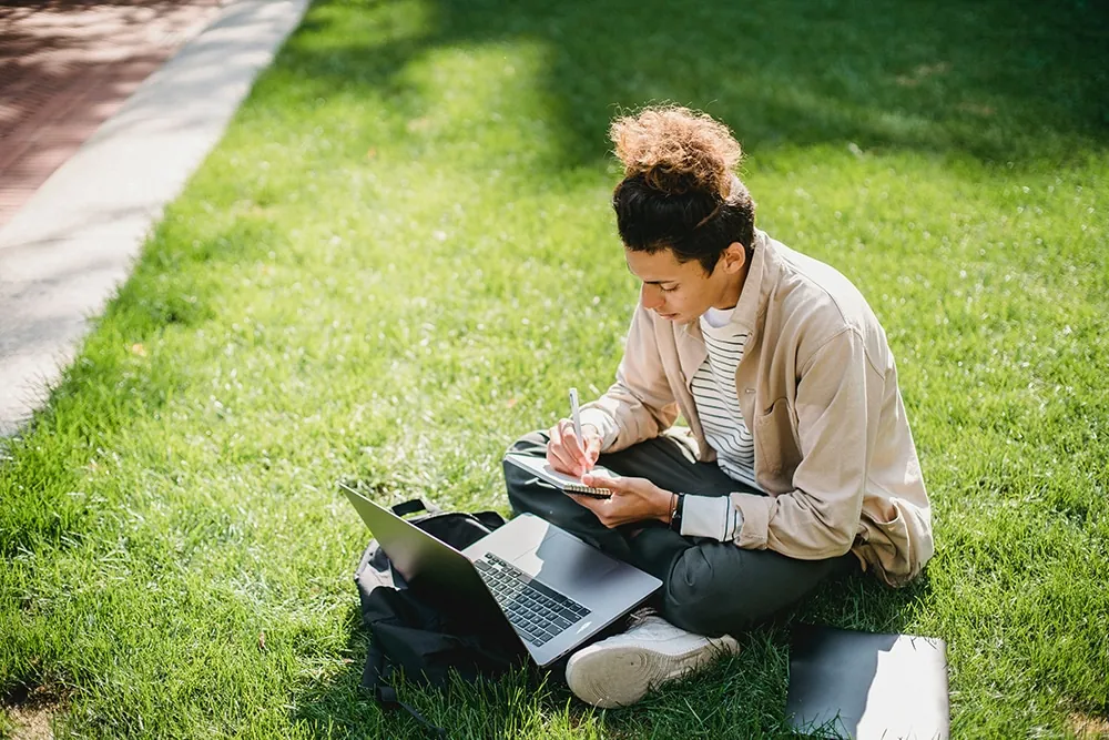 Τα επαγγέλματα της πληροφορικής που σου επιτρέπουν να δουλεύεις από οπουδήποτε (Update 2026)